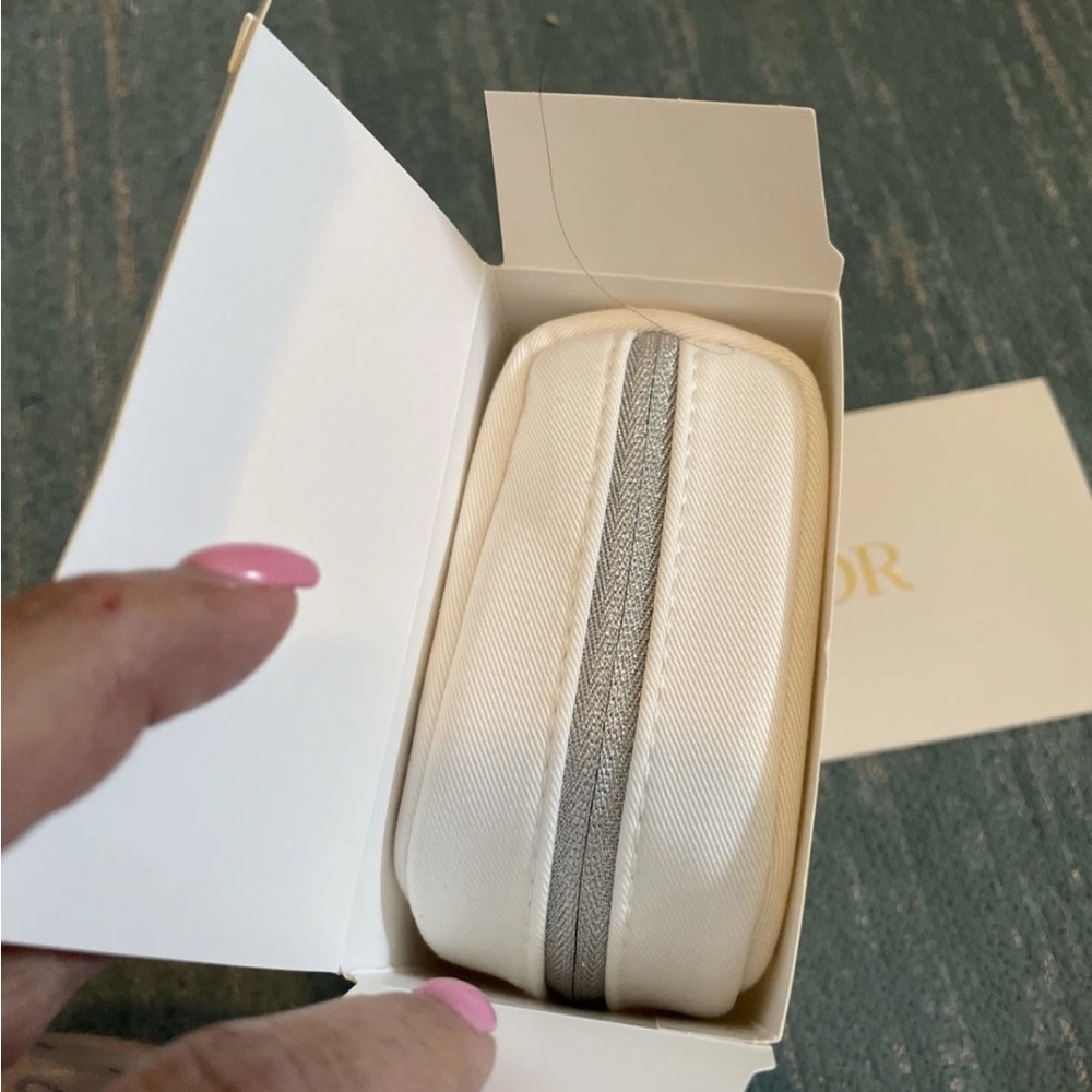 DIOR White / Ivory Denim Cosmetic Case With Ambre Nuit And Jadore Brush - Picture 16 of 16